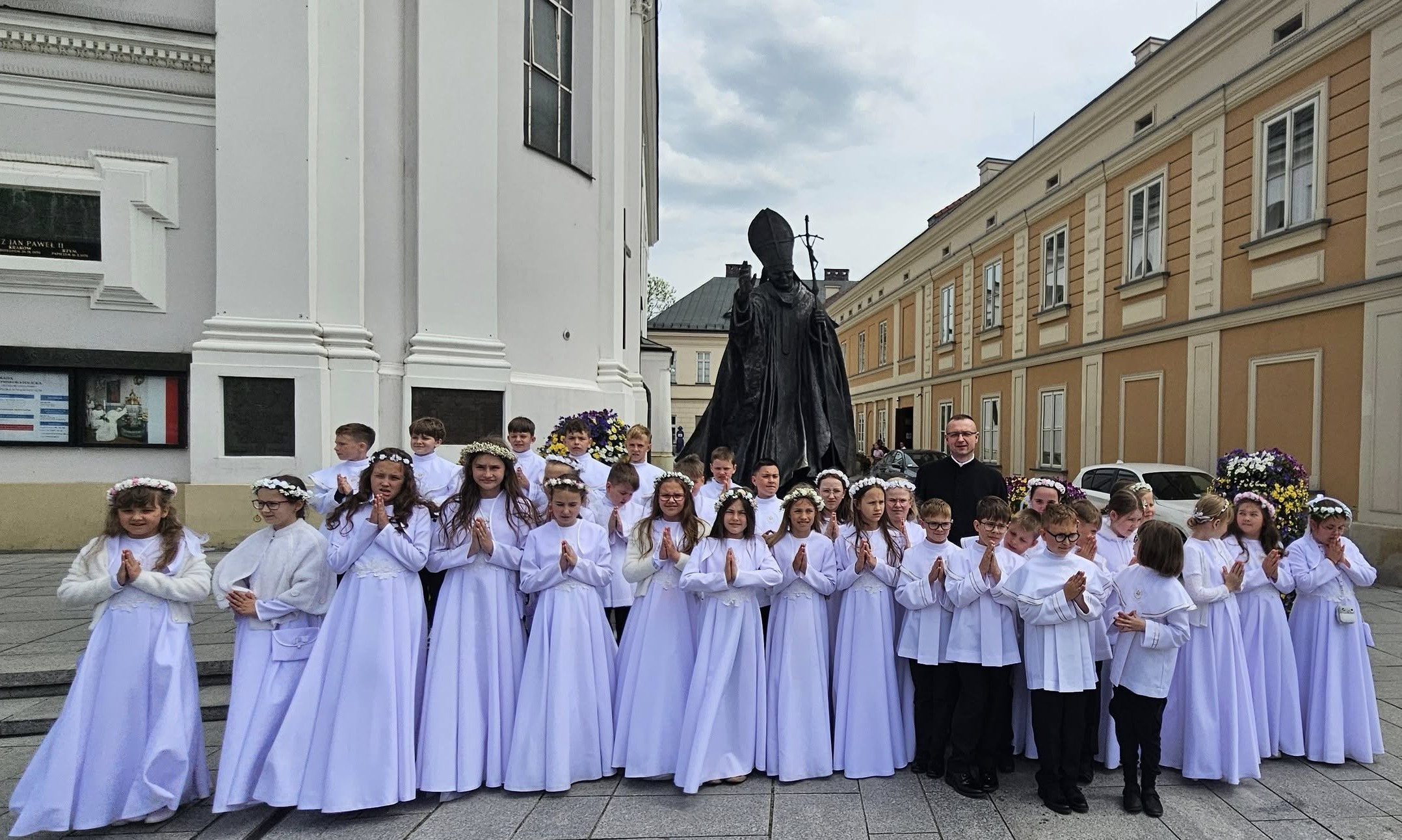You are currently viewing Dzieci komunijne na&nbsp;pielgrzymim szlaku – Łagiewniki i&nbsp;Wadowice 2025