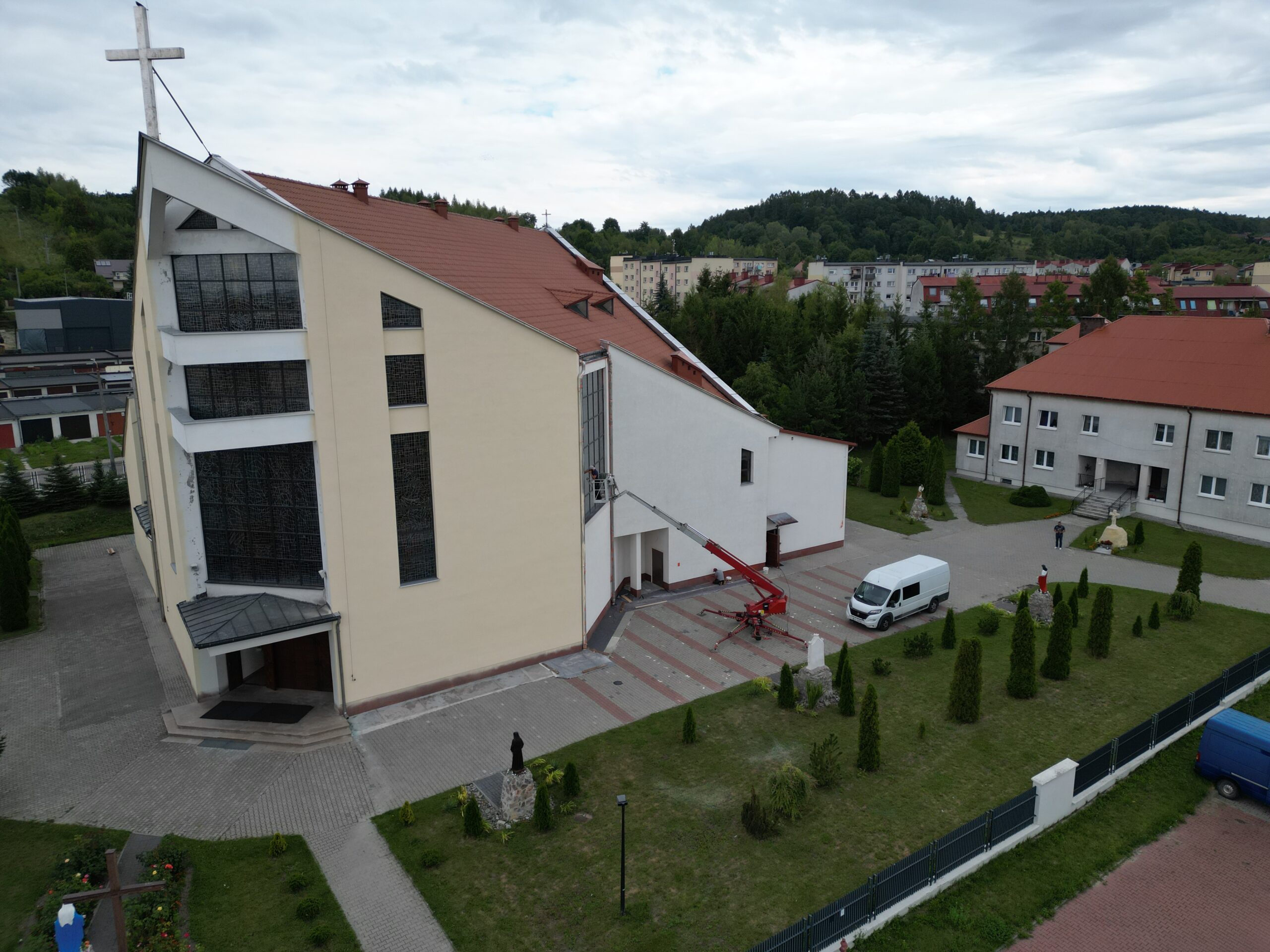 You are currently viewing Malowanie i&nbsp;odnowienie elewacji naszego kościoła.