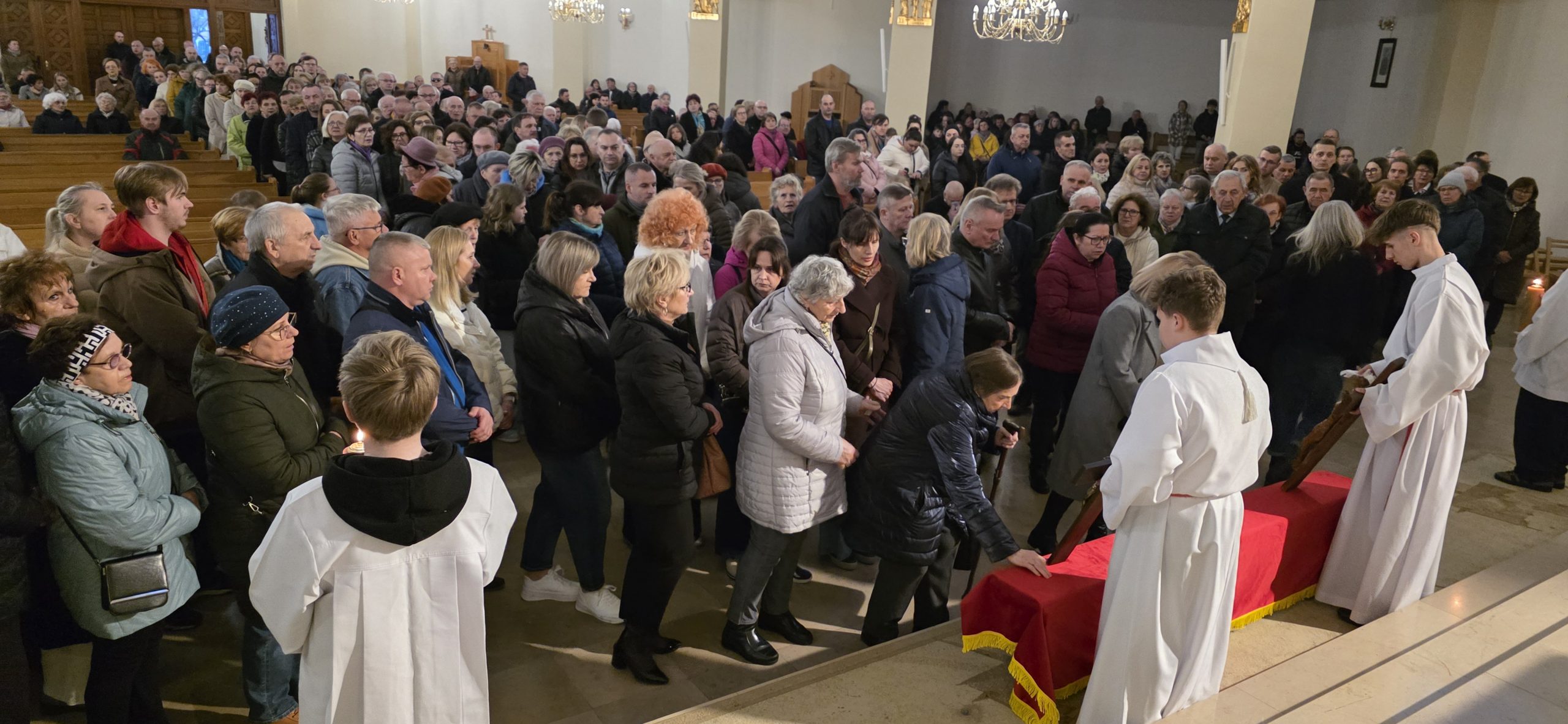 You are currently viewing Wielki Piątek – Droga Krzyżowa i&nbsp;Liturgia Męki Pańskiej w&nbsp;naszej parafii