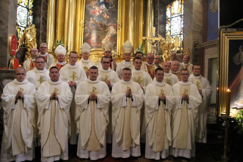 You are currently viewing Jubileusz dziesięciolecia kapłaństwa naszego Wikariusza Księdza Macieja Guździoła.